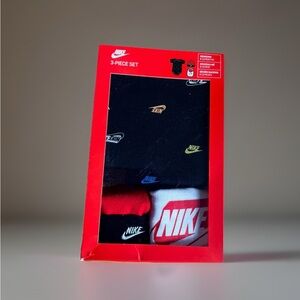 Nike Baby 3 Piece Bodysuit Hat Booties Set 6-12 Months Infant Newborn Outfit